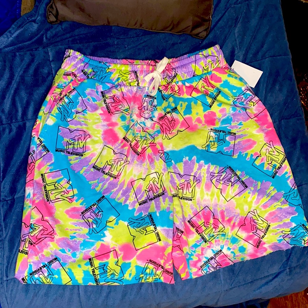 NWT MTV‎ tie dyed sweat shorts w/pockets &drawstring. Very vibrant&comfortable